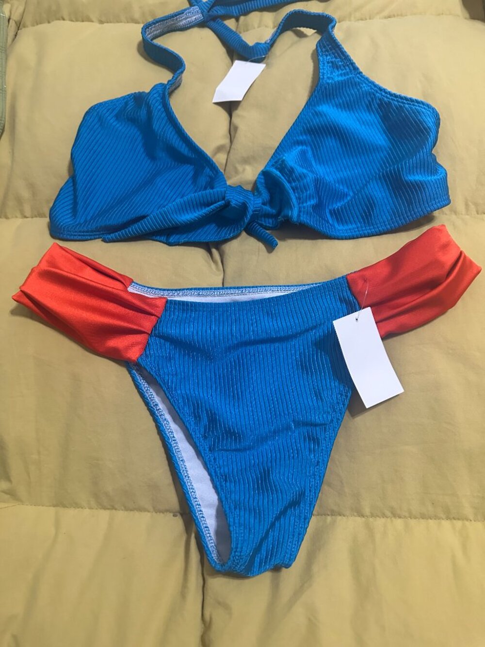 Bikinis T 2 Medium - Picture 7 of 9